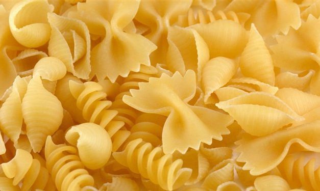 NEL MONDO SI MANGIA PASTA, MA NON SI BEVE VINO