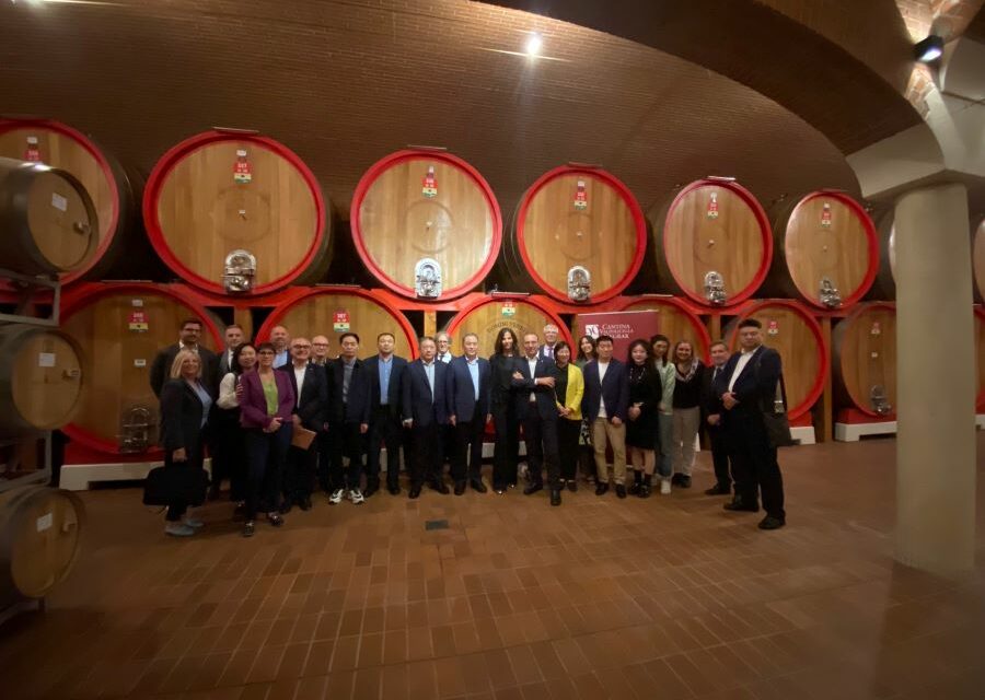 DELEGAZIONE CINESE IN CANTINA VALPOLICELLA NEGRAR